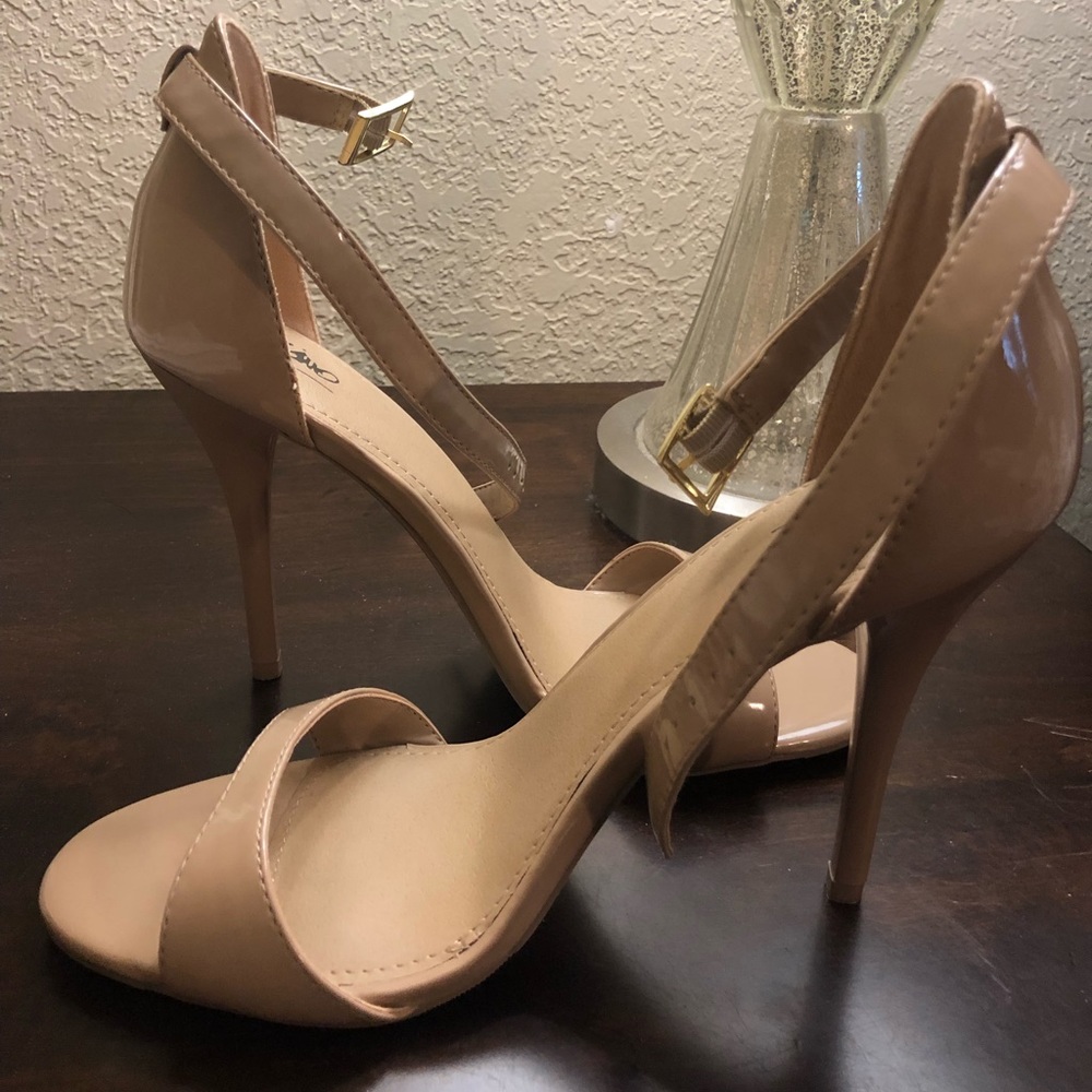 EUC mossimo heels strapped